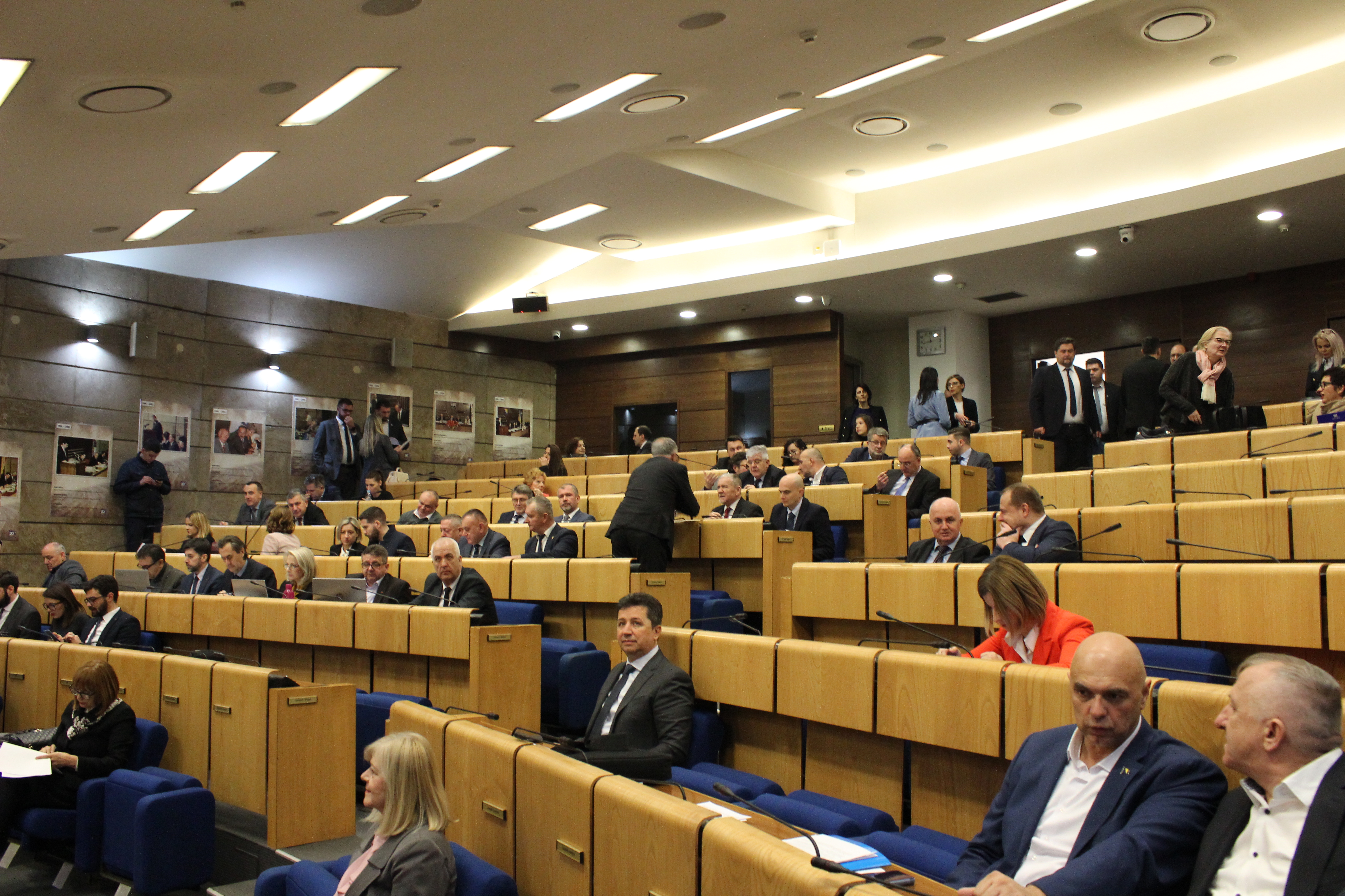 I DRUGA SJEDNICA PREDSTAVNIČKOG DOMA FBIH O RADNIM MJESTIMA PREKINUTA